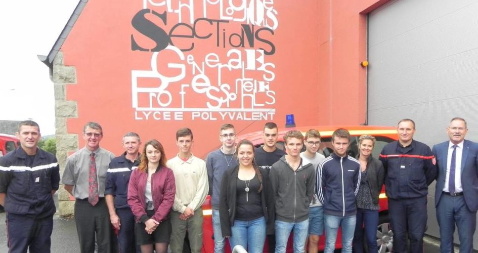 Lamballe. Les élèves pompiers ont fait leur rentrée au lycée Henri-Avril
