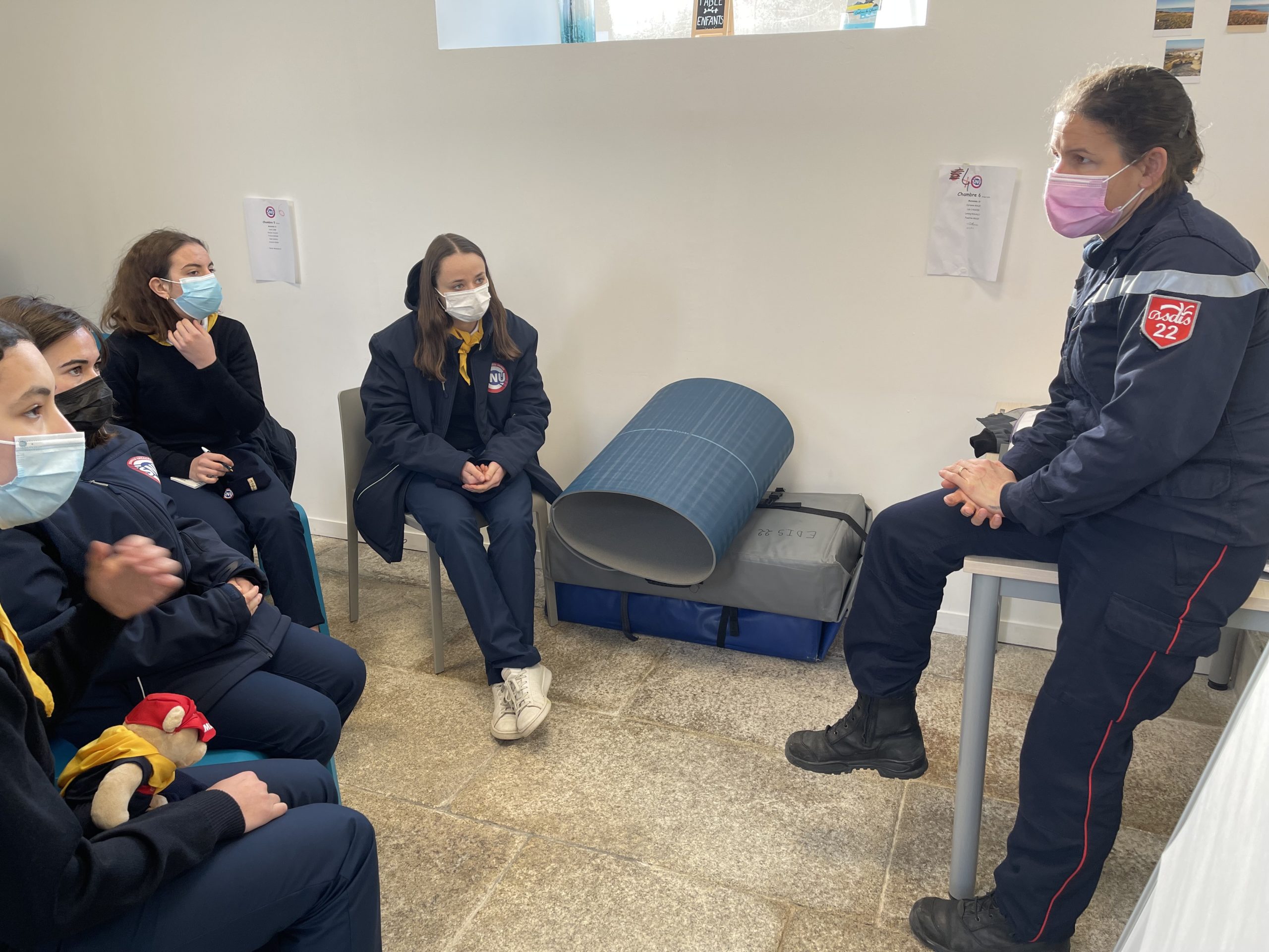 Les jeunes du SNU ont pu revoir les gestes qui sauvent avec une infirmière sapeur-pompier du SDIS 22.