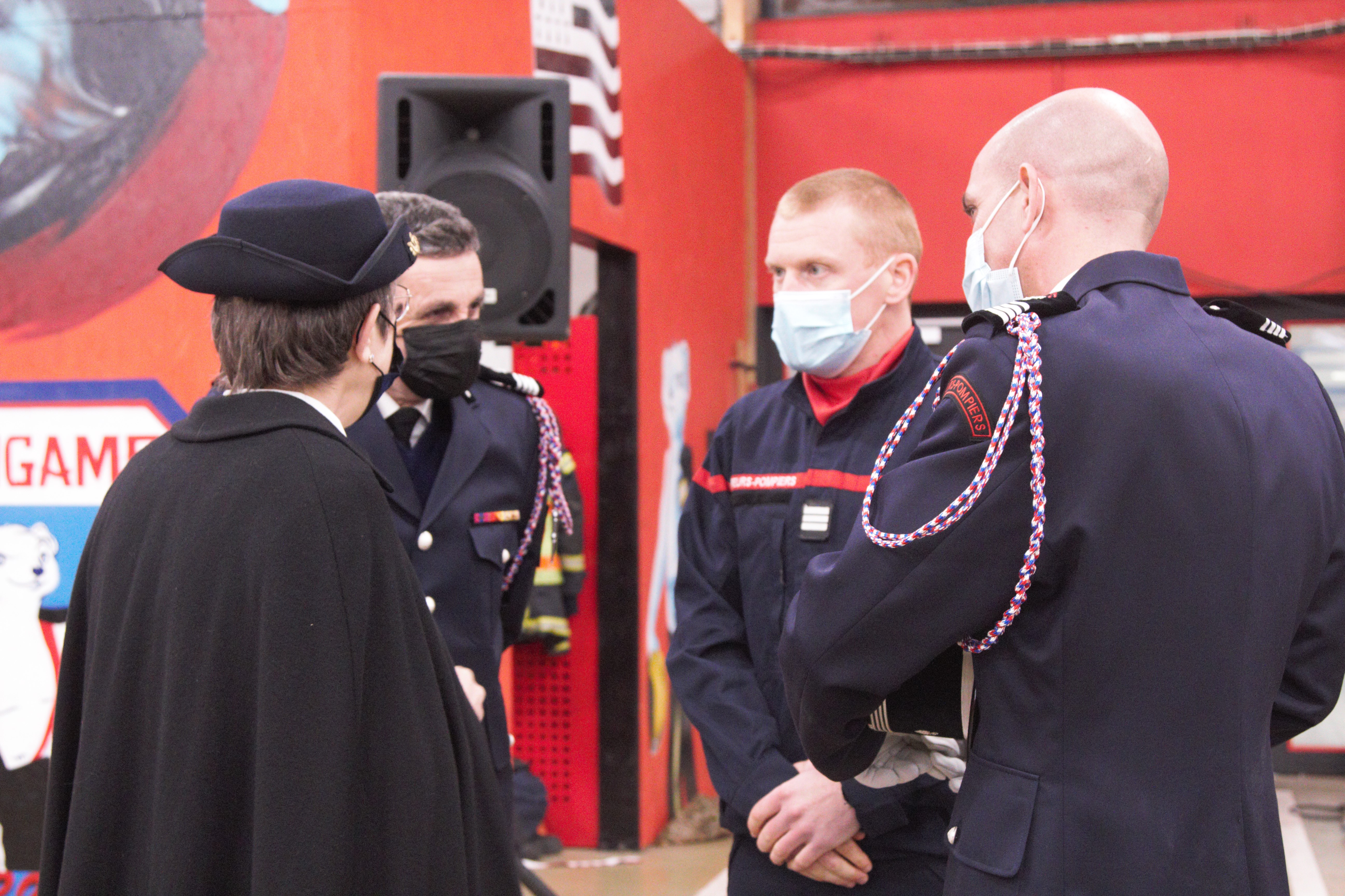 Madame Dominique LAURENT, sous-préfète de Guingamp lors de la cérémonie de Sainte-Barbe et passation de commandement au Centre d'Incendie et de Secours (CIS) de Guingamp le 18 décembre 2021.