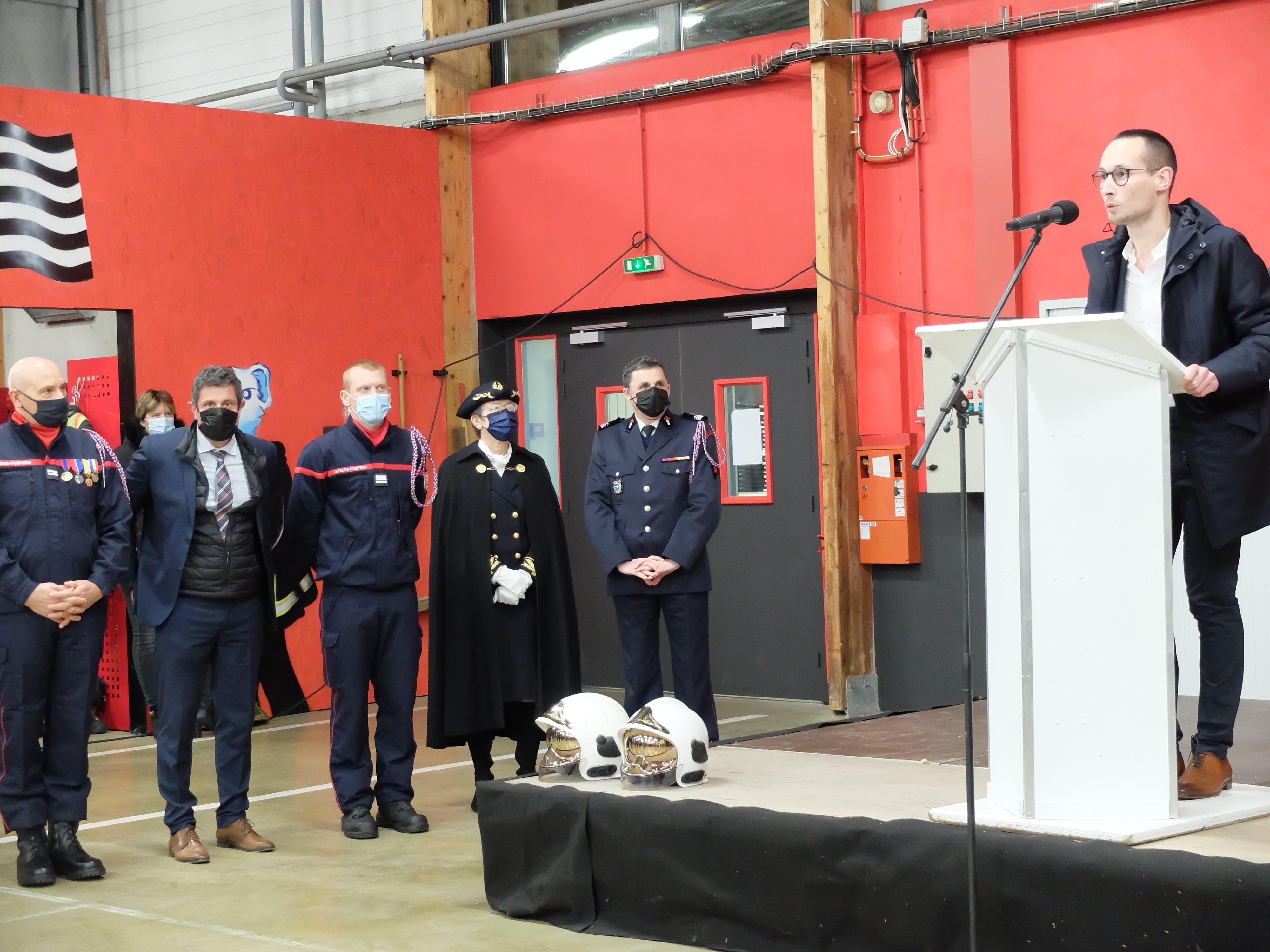 Prise de parole du conseiller départemental Monsieur Guillaume LOUIS lors de la cérémonie de Sainte-Barbe et passation de commandement au CIS de Guingamp le 18 décembre 2021.